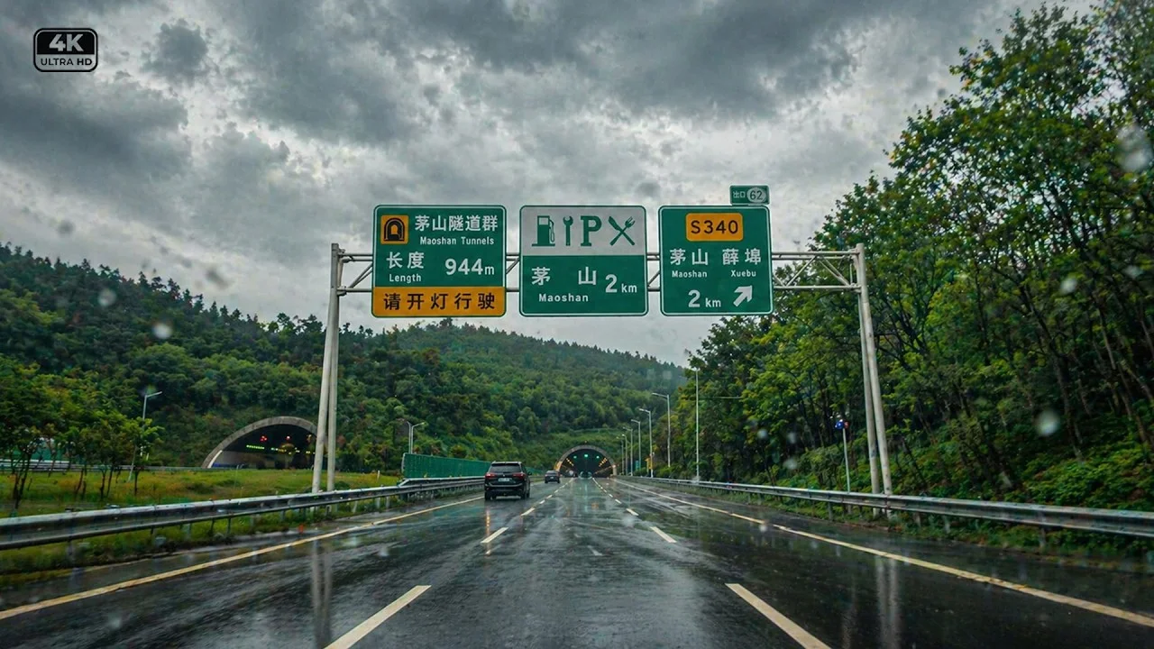 Driving Under Lake Taihu 4K - Epic Underwater Tunnel & Bridges on China's Expressways scenic drive